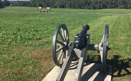 E195 - Sandy Hollow with cannon